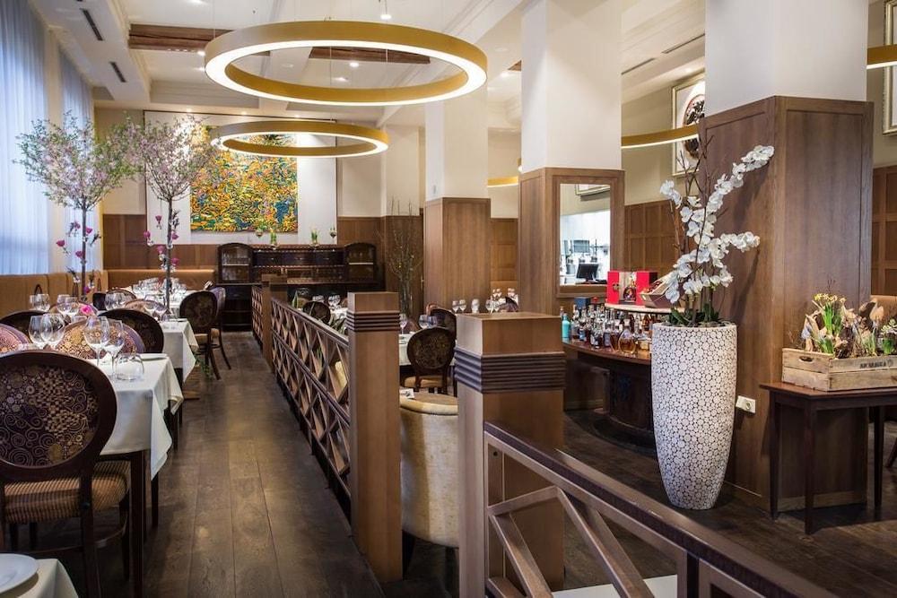 Grandezza Hotel Luxury Palace Brno Exterior photo Interior of the restaurant