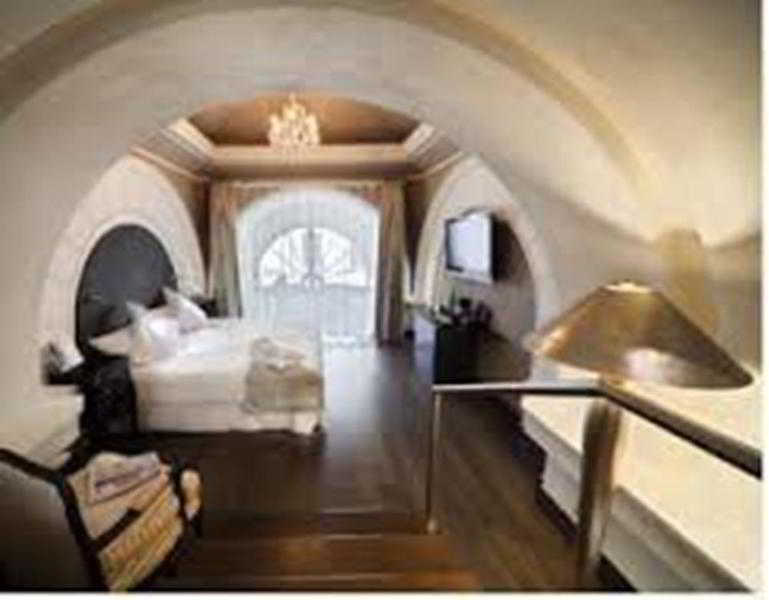 Grandezza Hotel Luxury Palace Brno Exterior photo A room at the hotel